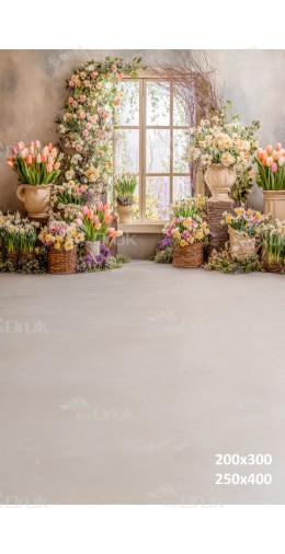 Tło fotograficzne „Wiosenne okno z pastelową aranżacją kwiatową” | E635